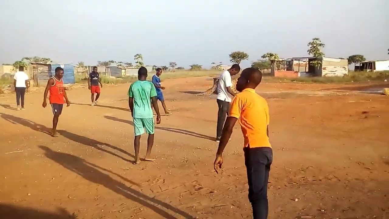Partida de futebol entre o Futebol Club da Fé vs. Club Recreativo do Mubela