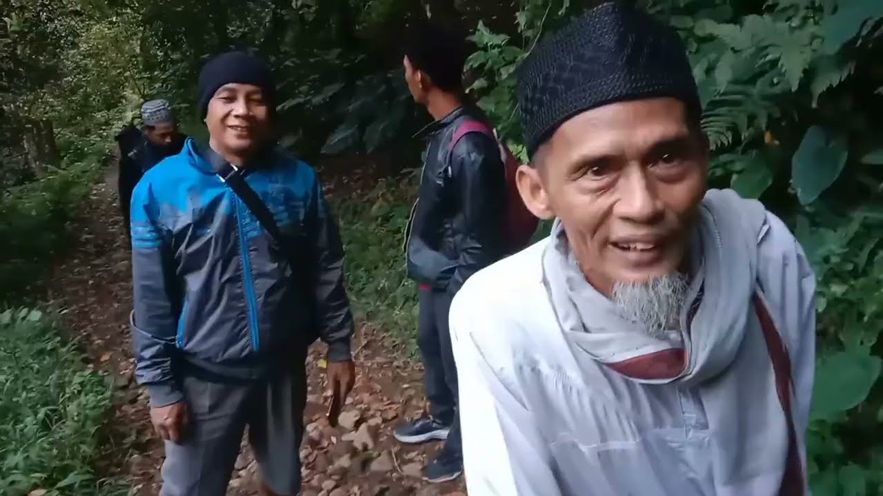 (FULL) Perjalanan Menuju Atap Banten Gunung Karang Pandeglang 1778 MDPL Remaja Musholah Kalipaten