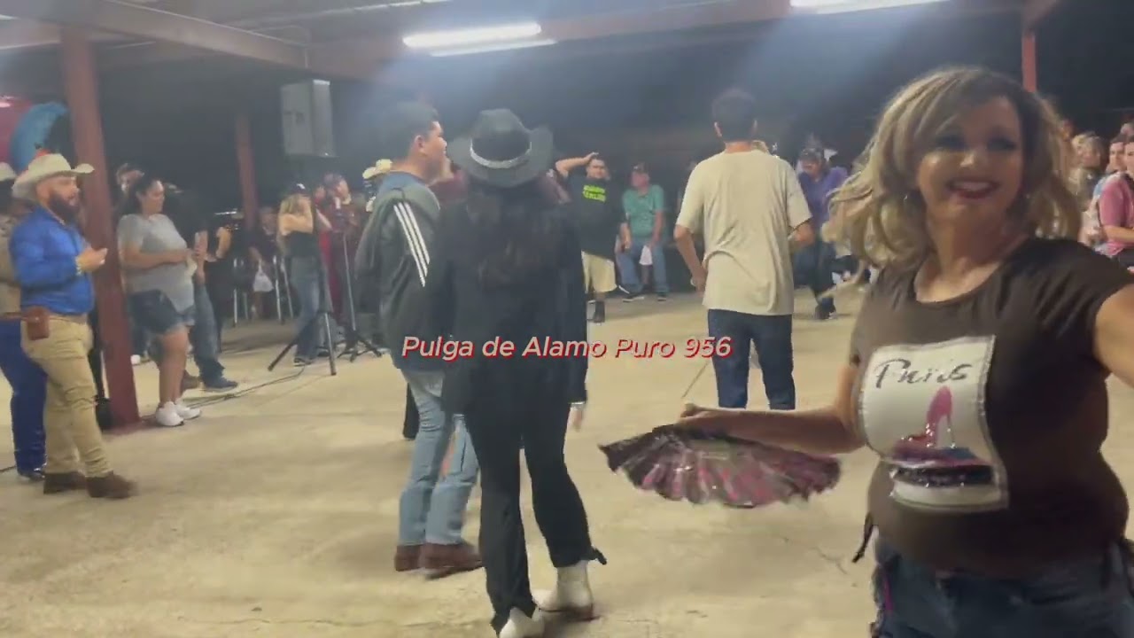 Bailando En La Pulga De Alamo TX Puro 956! Dancing with the Stars at the flea market!