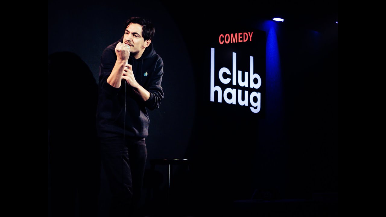 Comedy Set in Club Haug - Victor Luis van Es