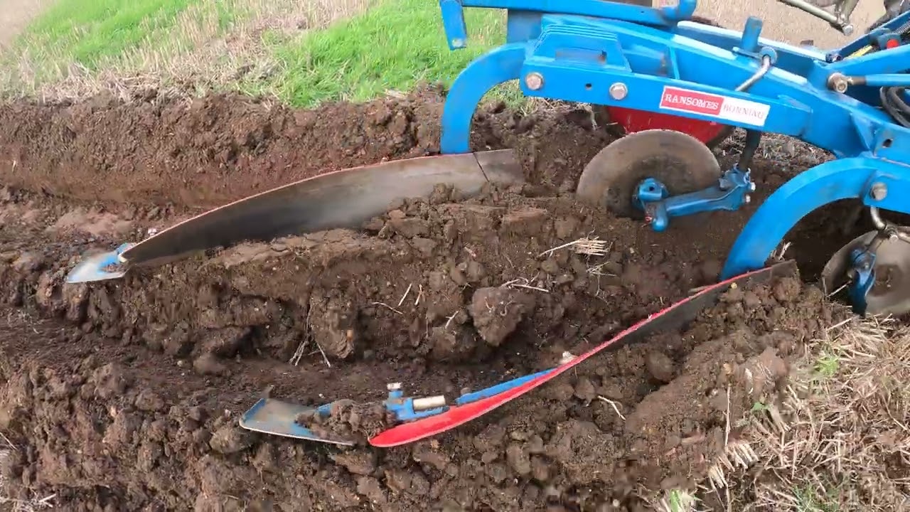 1971 Massey Ferguson 135 2.5 Litre 3-Cyl Diesel Tractor (46HP) With Plough