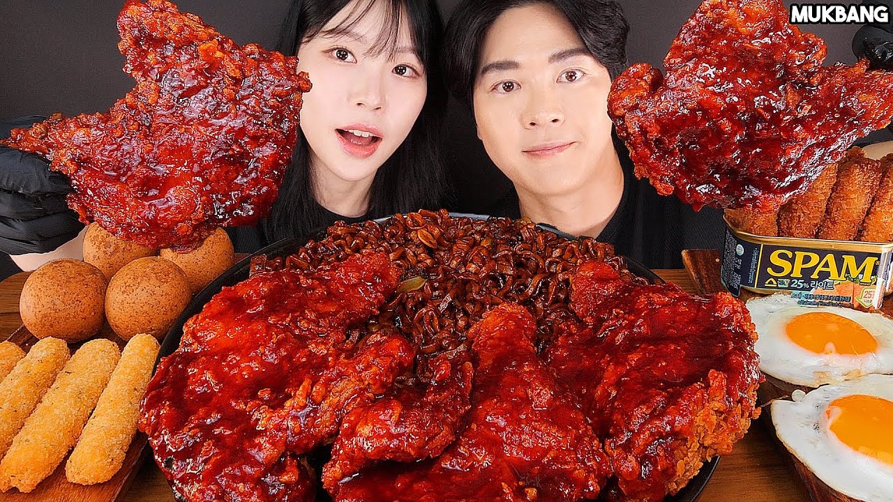острая жареная курица и лапша FRIED CHICKEN 🍗 BLACK BEAN NOODLE ASMR MUKBANG EATING with SULGI