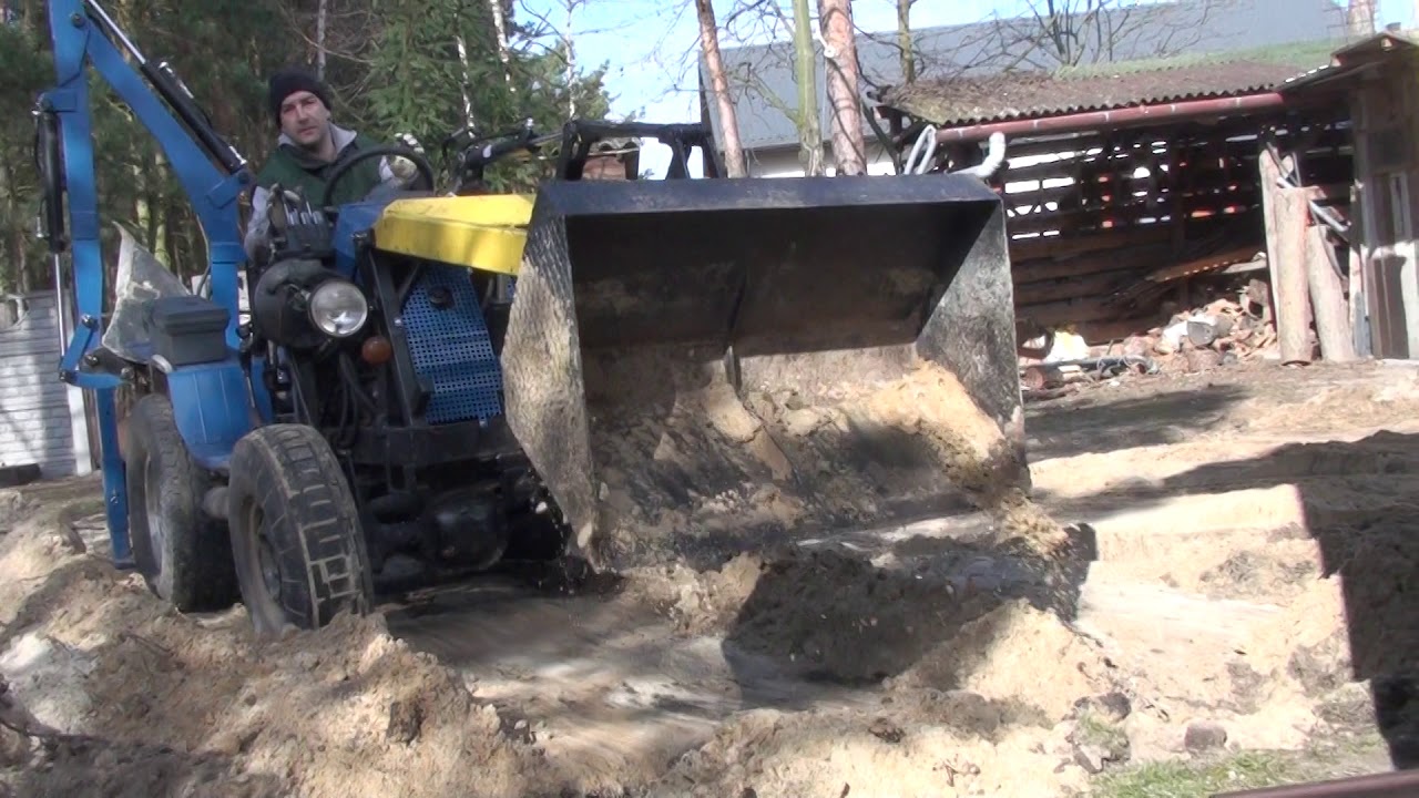 Traktor sam 4x4 z koparką