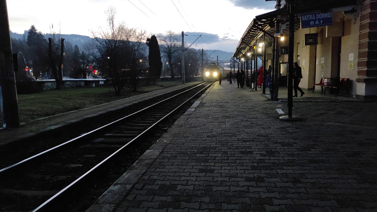 Tren IR1834 Timisoara Nord - Iasi intra in statia Vatra Dornei Bai cu 40-0546-4 - 06.01.2021