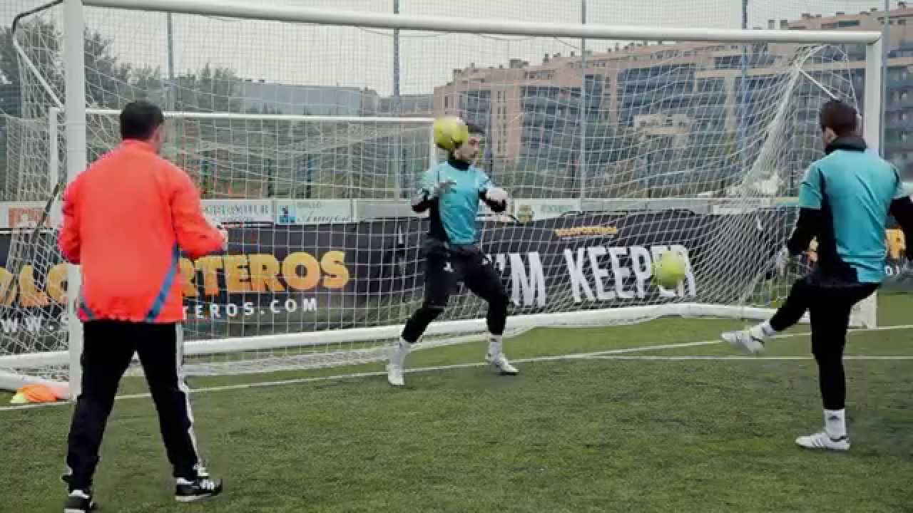 Ejercicio de coordinación para porteros de fútbol.