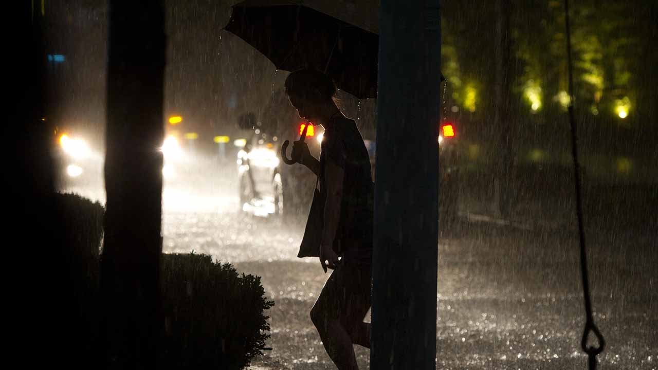 Typhoon Sonca hits China&rsquo;s Hainan, heads for Vietnam