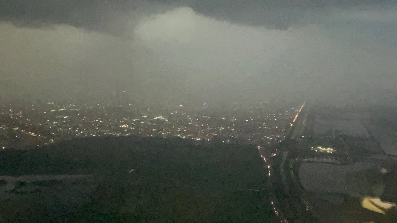 Aproximación tormentosa ⛈️ al AICM en vuelo MZT-MEX Volaris VOI 401 y desviación rumbo a Morelia MLM