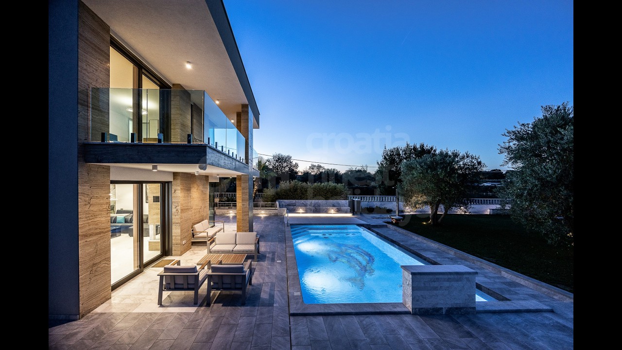 LUXURY VILLA SPIRIT WITH HEATED POOL