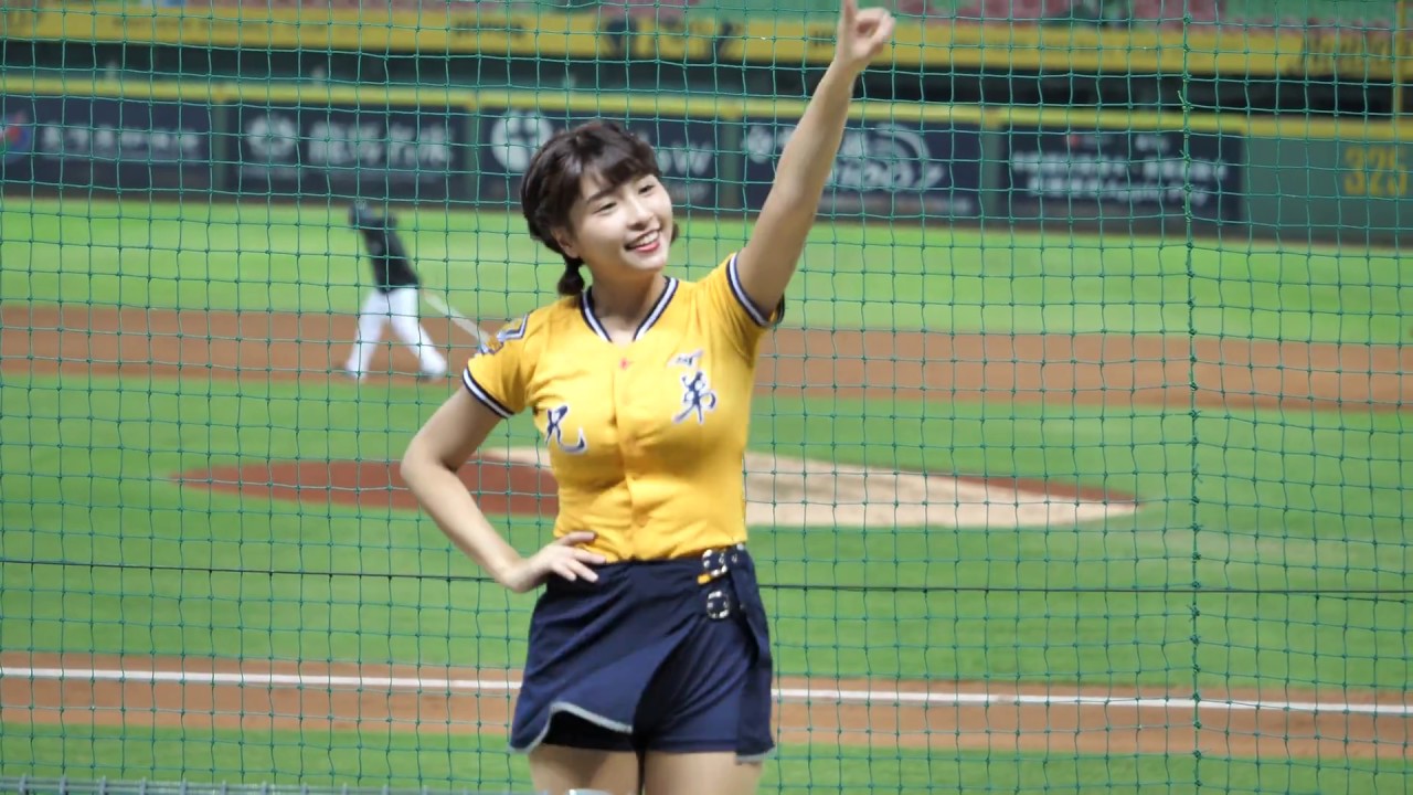 20180928 峮峮 紐維拉無安打 oh my buddy  這不是彈簧舞啦  대만에서 가장 귀여운 치어 리더