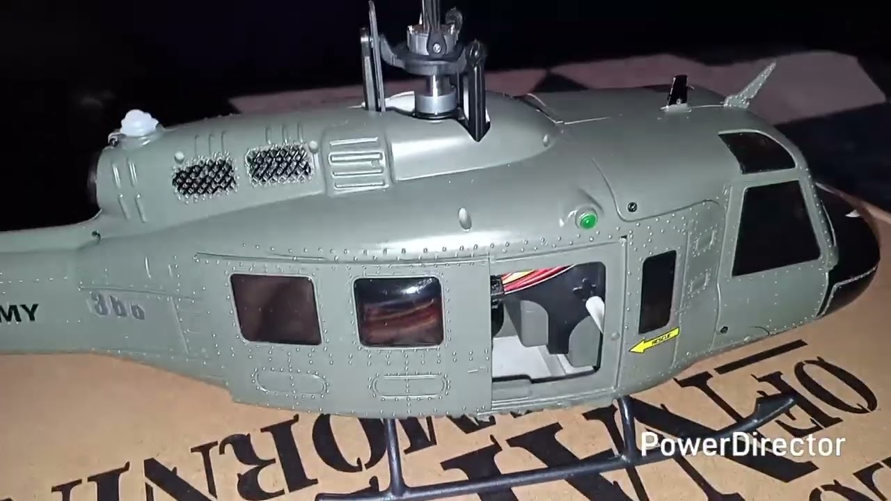 CARMANON UH1 HUEY - A LOOK AND FLIGHT WITH EXPERIMENTAL ARMY MEN AS CREW .