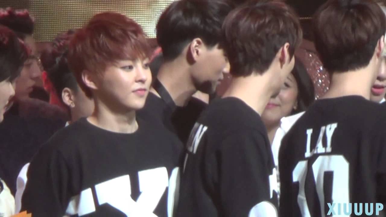 140116 골든디스크 시상식 EXO XIUMIN 시우민 직캠 수상소감 앞두고 냉동만두! 대상 축하해♥