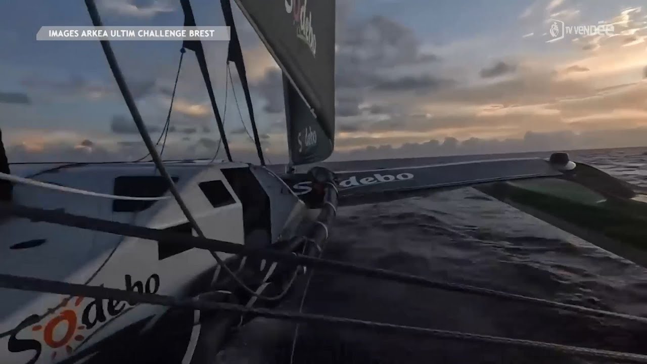 Voile avec l'Arkea Ultim Challenge, le bateau Sodebo en pleine course autour du monde
