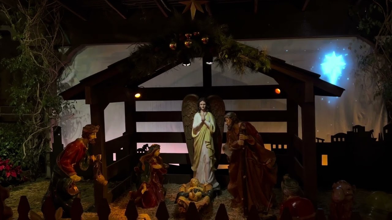 the christmas story presented by Linus at Knotts Merry Farm