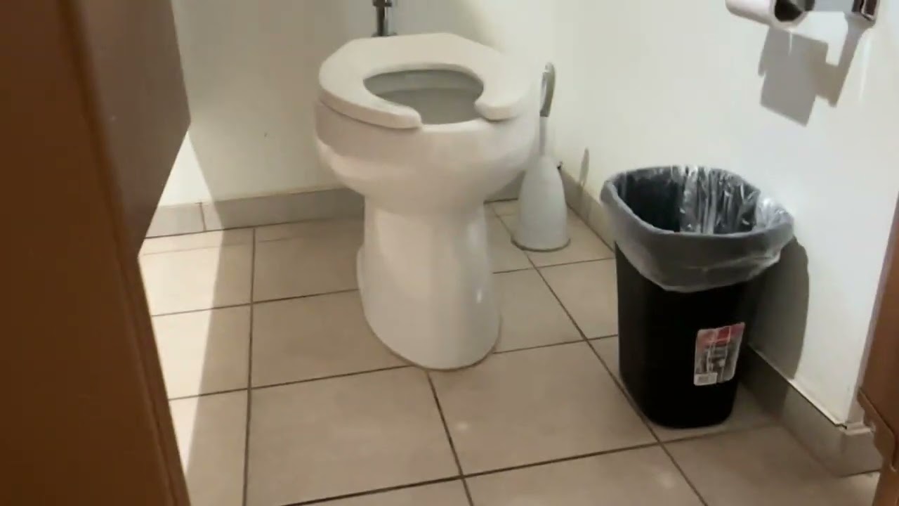 [645] Retreat Cabin Restrooms