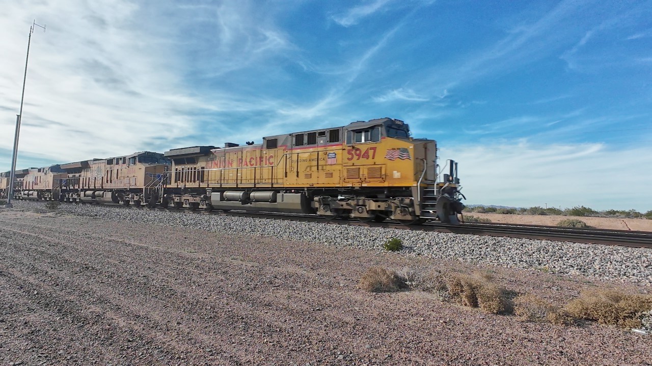 UP 5947 East — Double-Stacks & Pigs at Colfred, AZ | Sunset Route