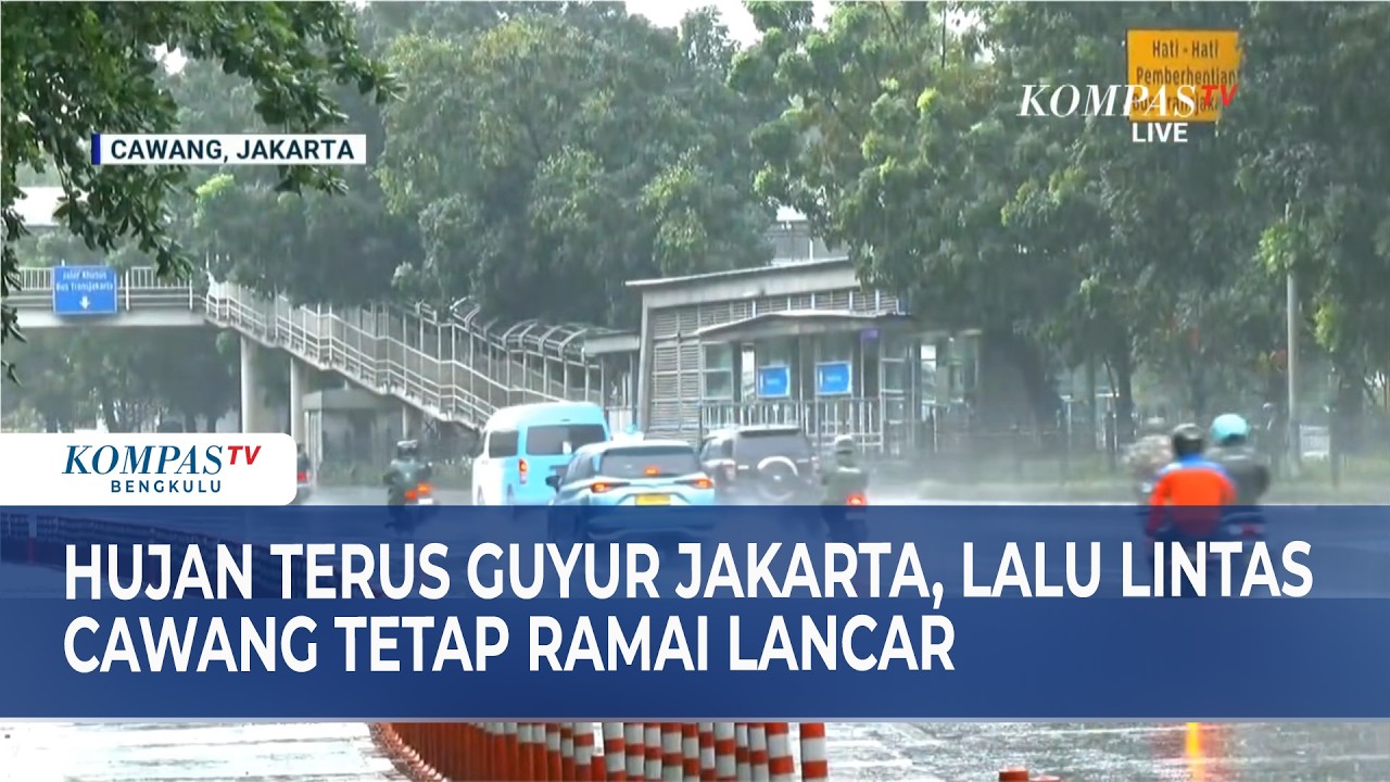 Hujan Terus Guyur Jakarta, Lalu Lintas Cawang Tetap Ramai Lancar
