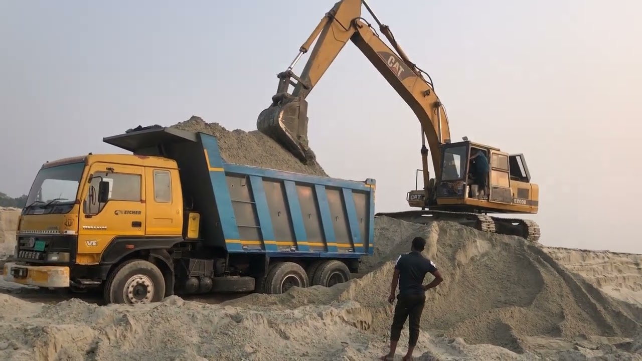 Cat Excavator Cuting & Loading | Truck loading unloading Soil | #excavator #truck