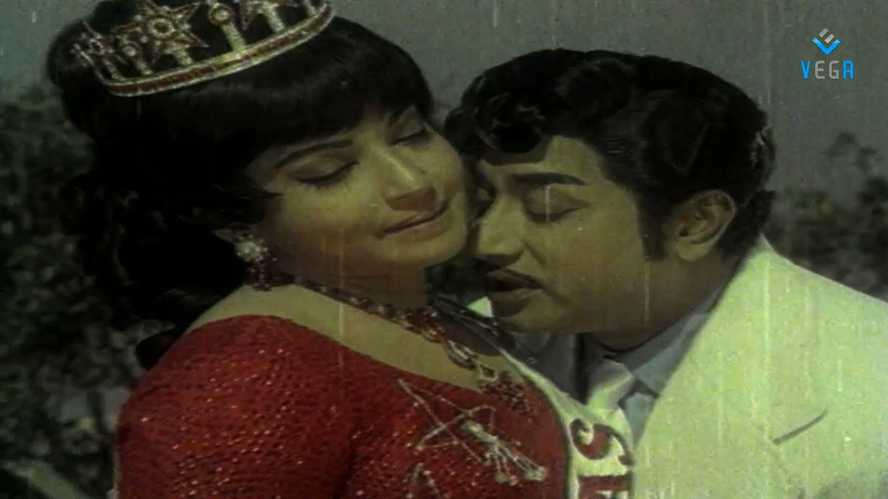 Chithira Mandapathil Video Song : Sivaji Ganesan, Jayalalitha ( Anbai Thedi )
