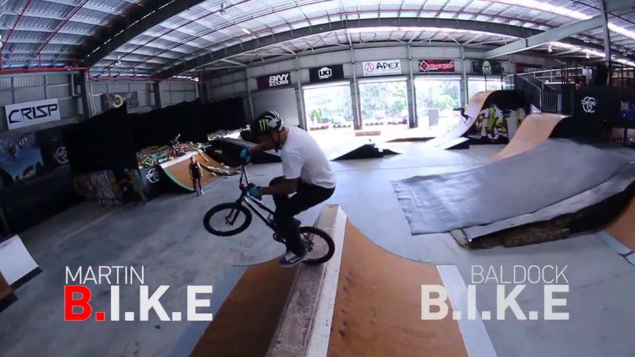 Kyle Baldock vs Logan Martin   Game Of BIKE HD