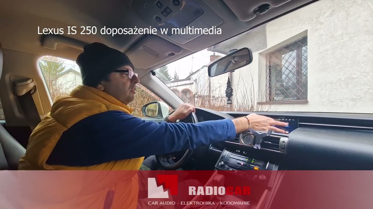 Lexus IS 250 doposażenie w stację multimedialną 8GB RAM 256 ROM oraz kamerę cofania.