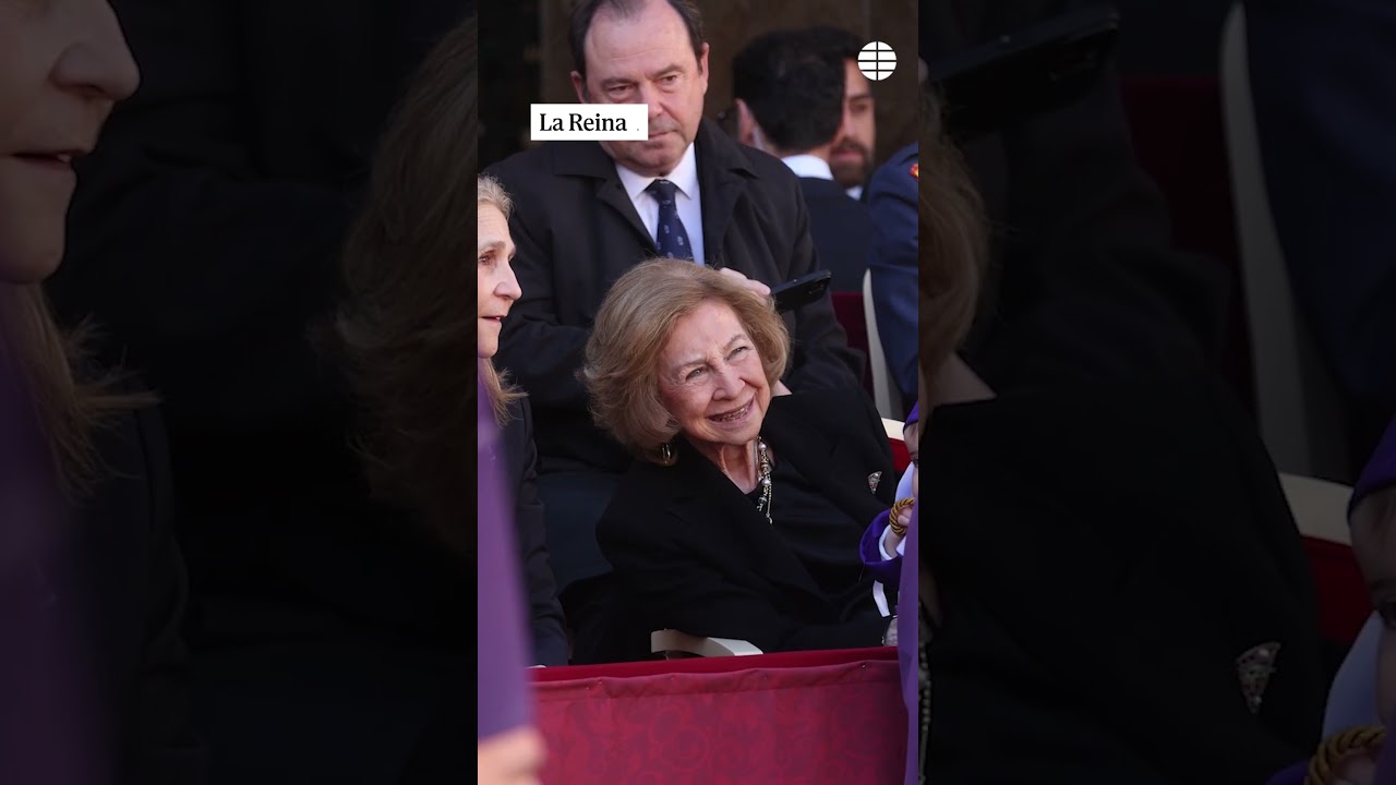 La Reina Sof&iacute;a y un beb&eacute; nazareno: la imagen m&aacute;s tierna de esta Semana Santa #shorts #semanasanta