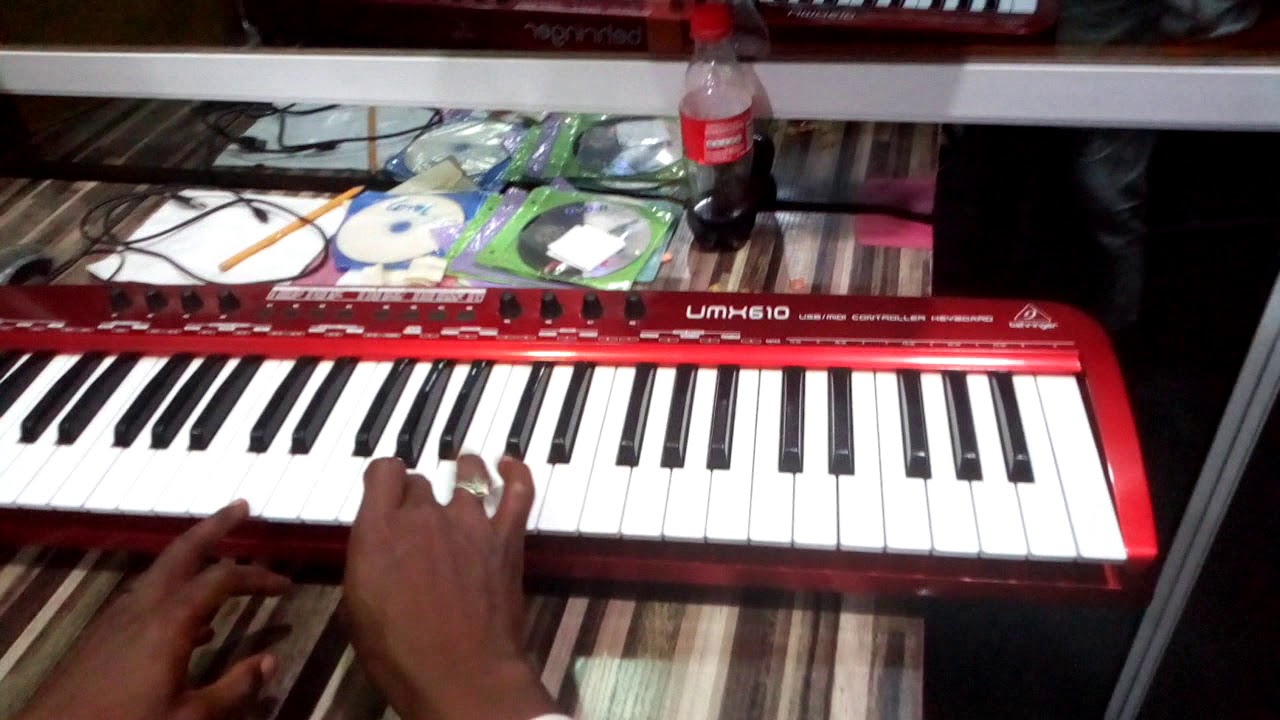 Kalli yadda Ahmad a Barious yake kida da sauti a studionsa