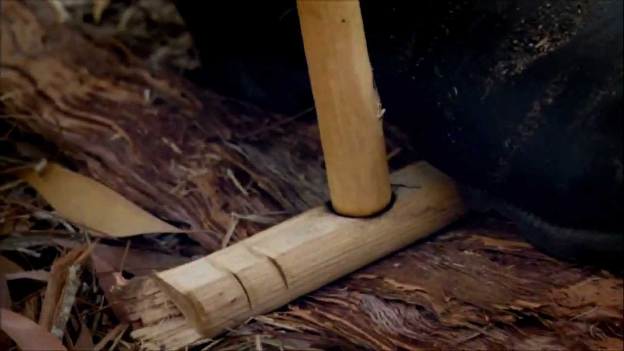 Ray Mears Bushcraft - Bow Drill Fire Lighting - Rozpalanie ognia - łuk ogniowy