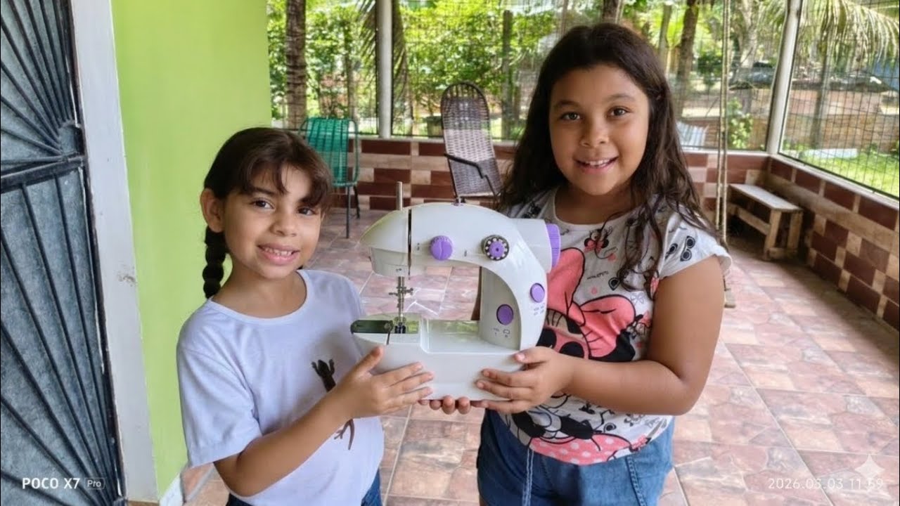 Ganhamos uma mini máquina de costura!!!