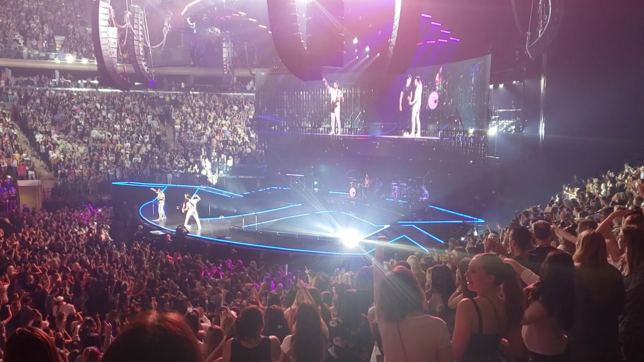 Jonas Brothers (LIVE) Burnin' Up and Sucker - Madison Square Garden 8/29/19