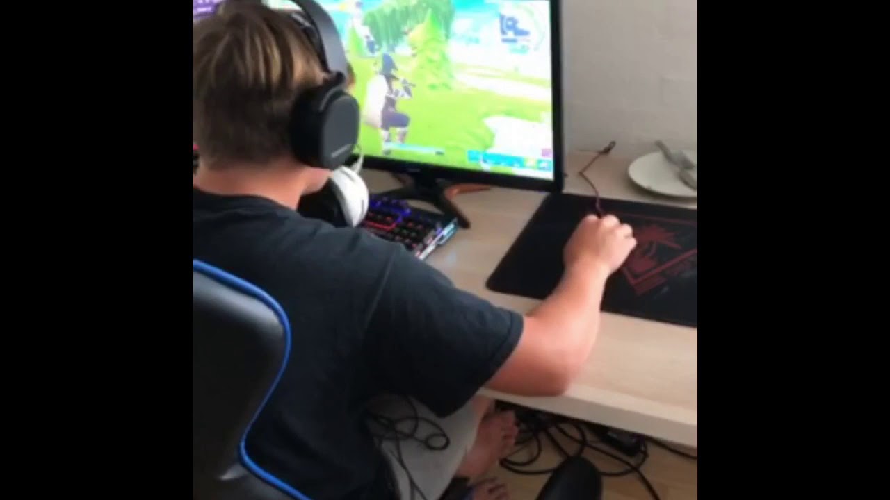 WORLD FASTEST FORTNITE BUILDER FACE REVEAL!!! - Summer skirmish