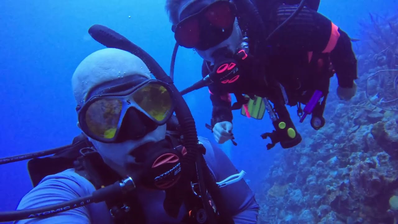 PADI Deep dive specialty fun dive. 