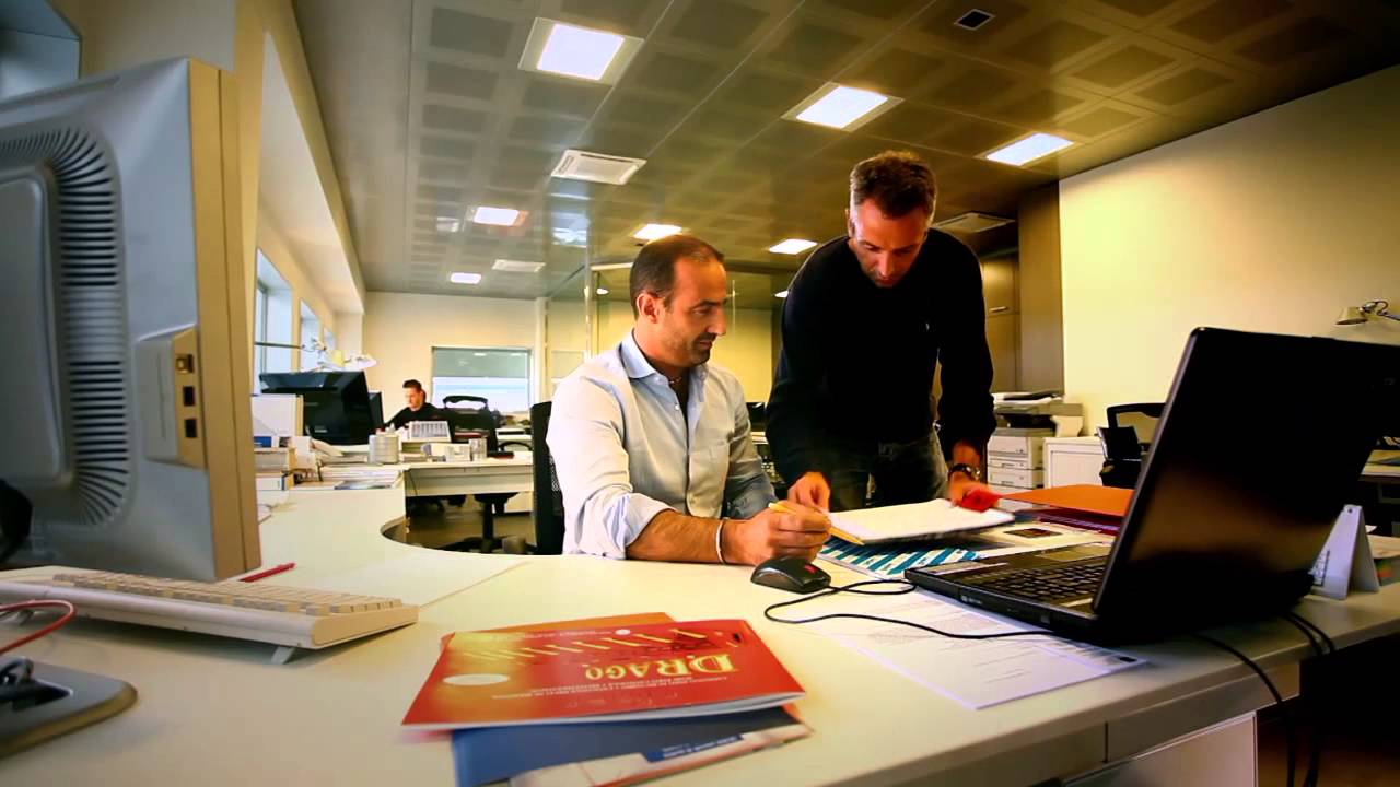 Olimac Maispflücker Drago bei der Arbeit