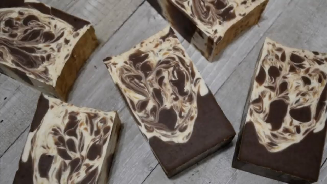 Warm Vanilla Sugar Soapmaking Fail? 🤷&zwj;♀️ Vanilla discoloration time lapse