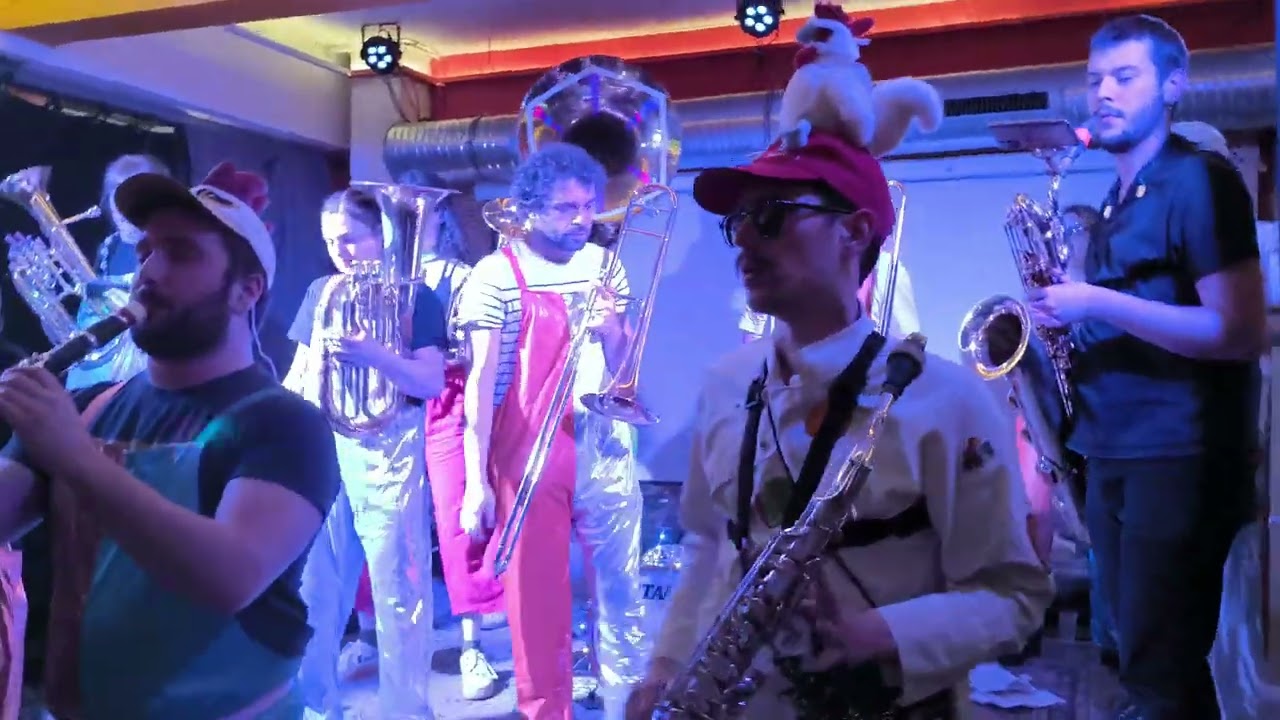 VID 20250404 221916 Fanfare La Rôtisserie