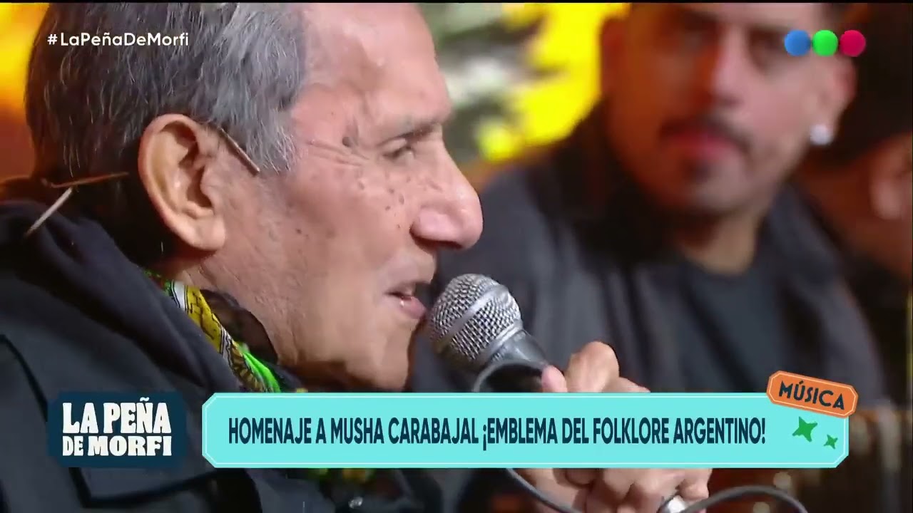 Juanjo Abregu en La Peña de Morfi junto a Cutí Carabajal, Peteco Carabajal, Graciela Carabajal