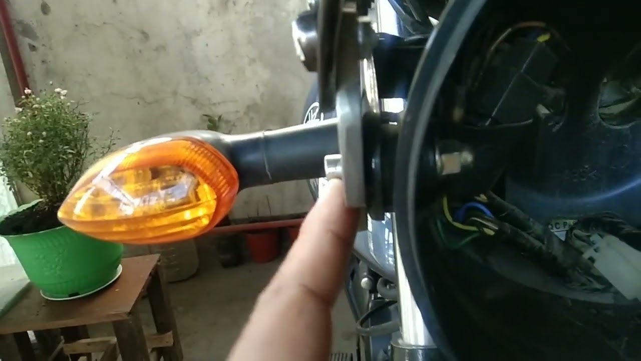 Paano isalpak ang windshield ng Honda cb400/super4 sa Yamaha YTX 125