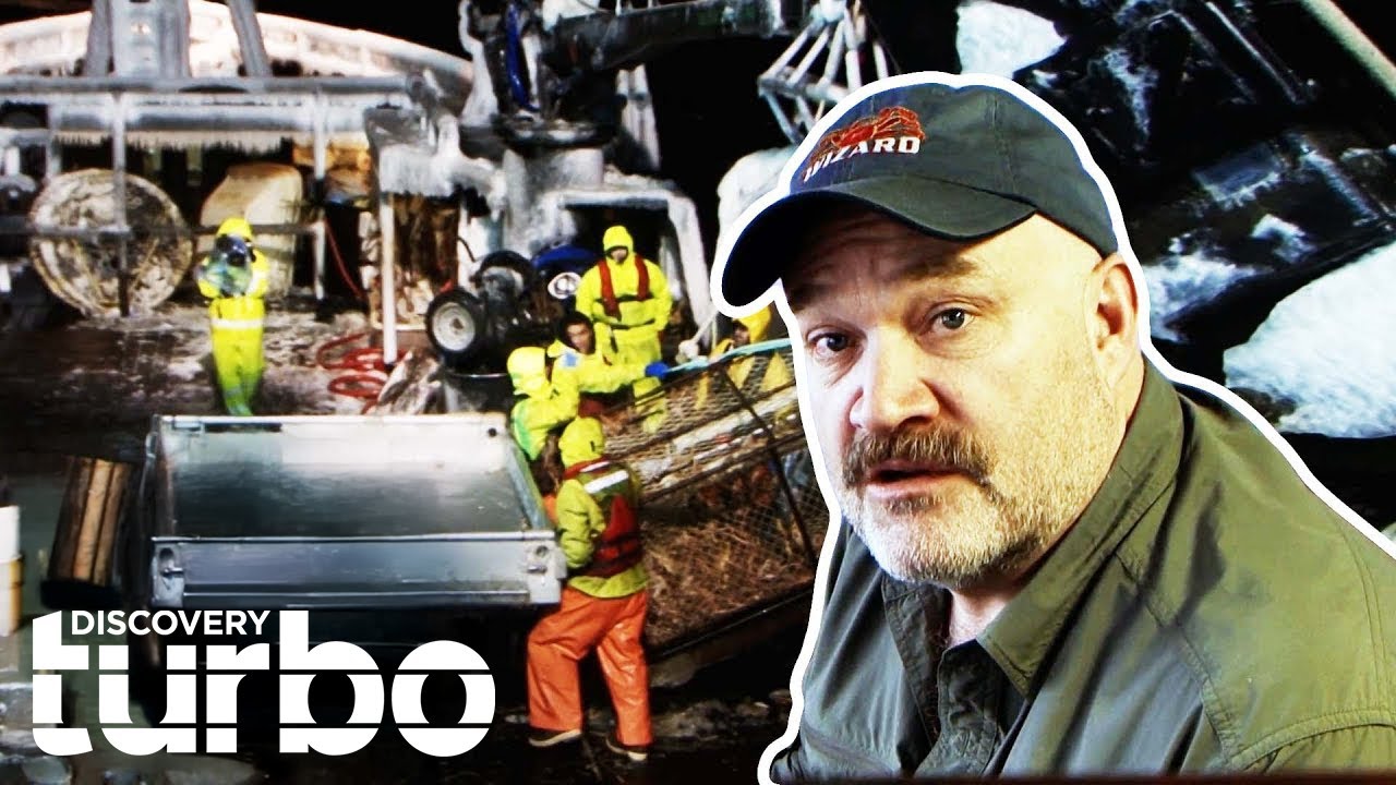Fisherman's Back Is Crushed By A Hydraulic Sorting Table I Deadliest Catch