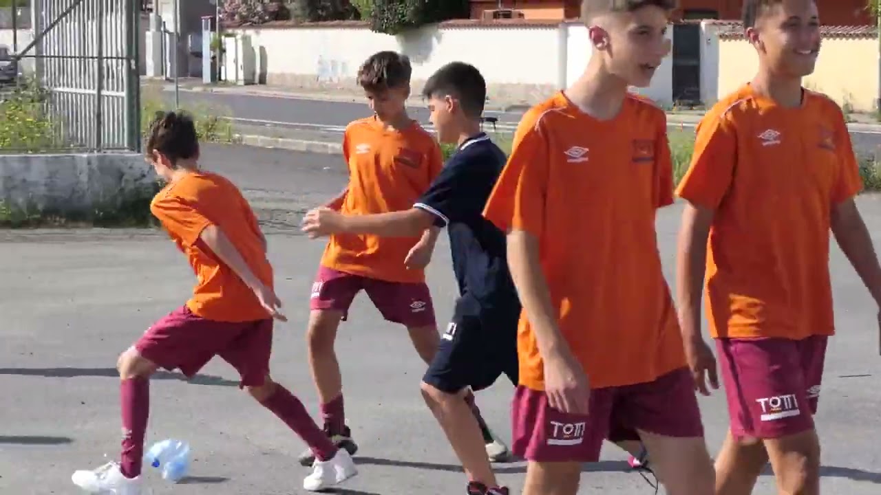 Totti Soccer School, sit-in per la riapertura dei campi