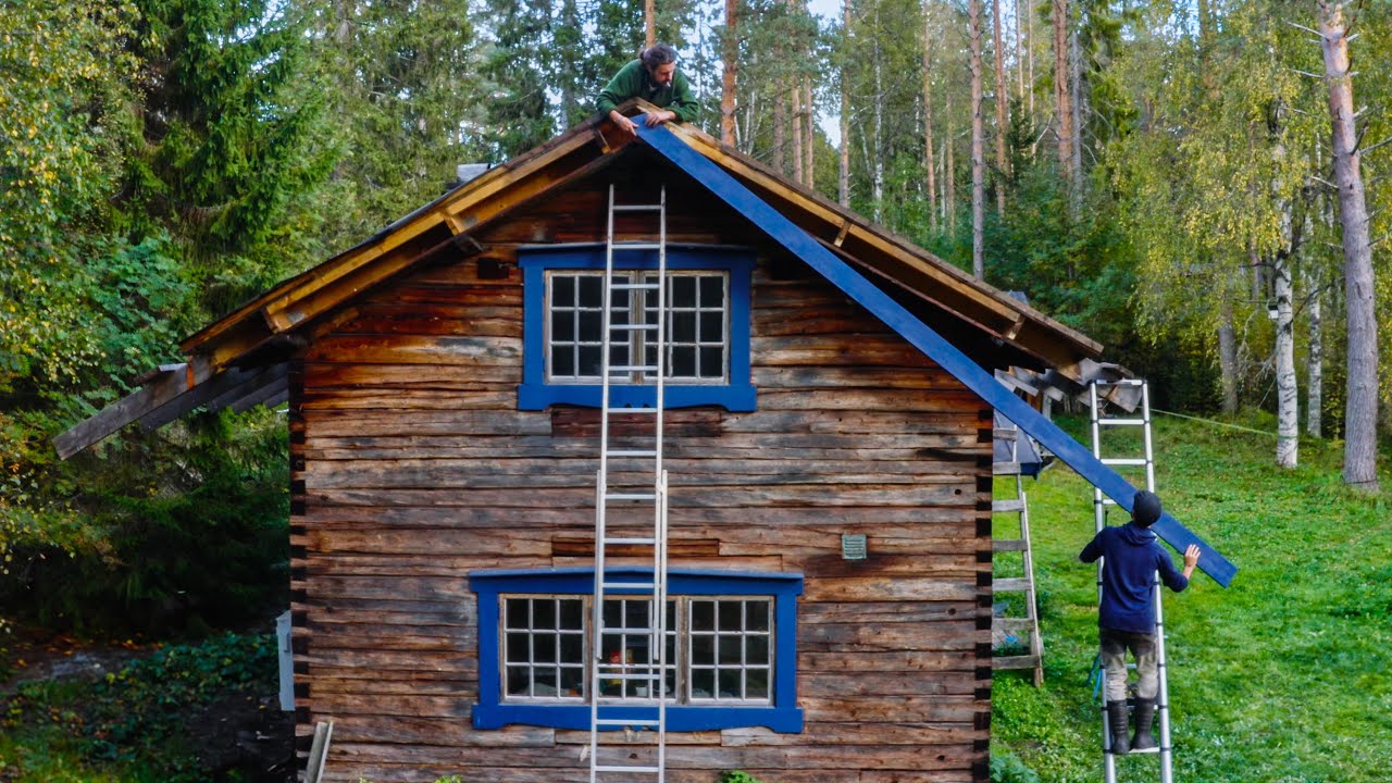 Finishing the Roof of our Log Cabin in Northern Sweden
