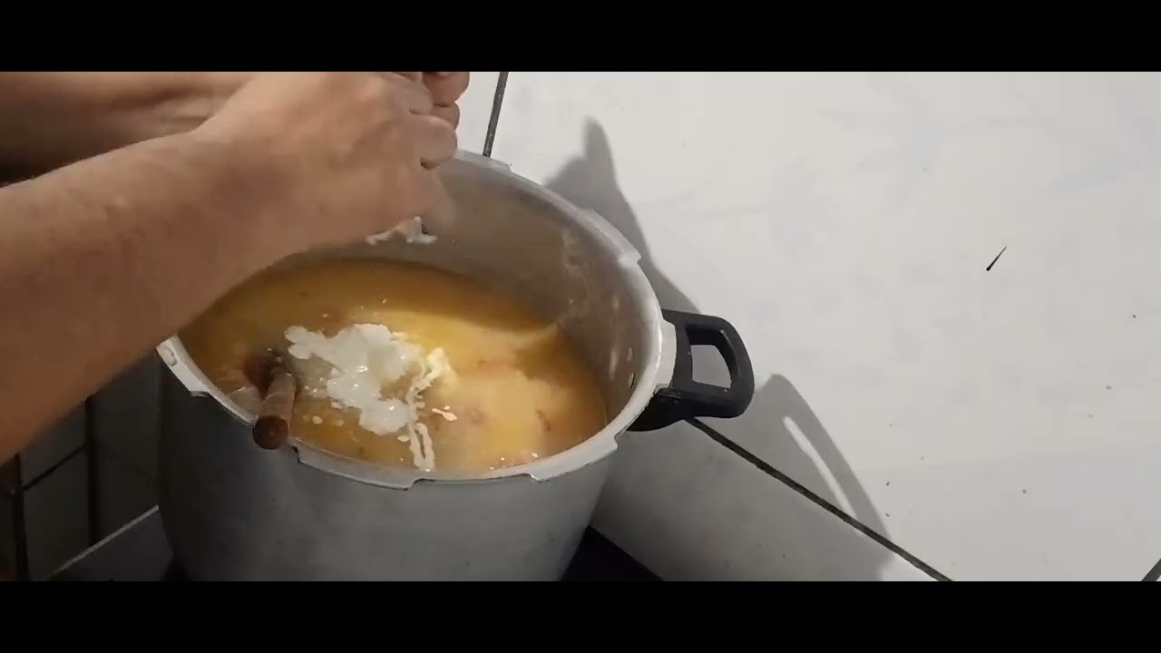 Como fazer um delicioso caldo de camarão com aipim