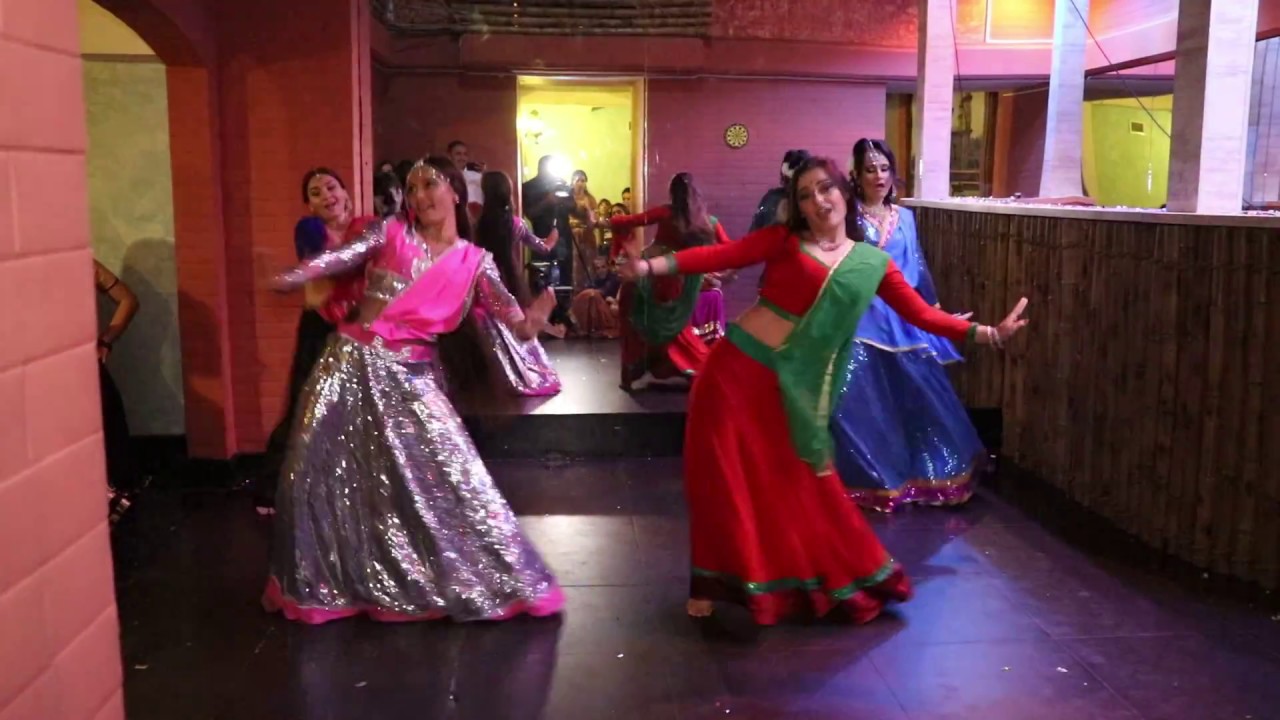 Badi mushkil / Dance group Lakshmi / Bollywood evening in karachi darbar restaurant