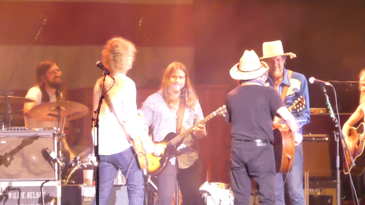 Willie Nelson, Lukas Nelson & Sheryl Crow - Midnight Rider (Austin 2017)