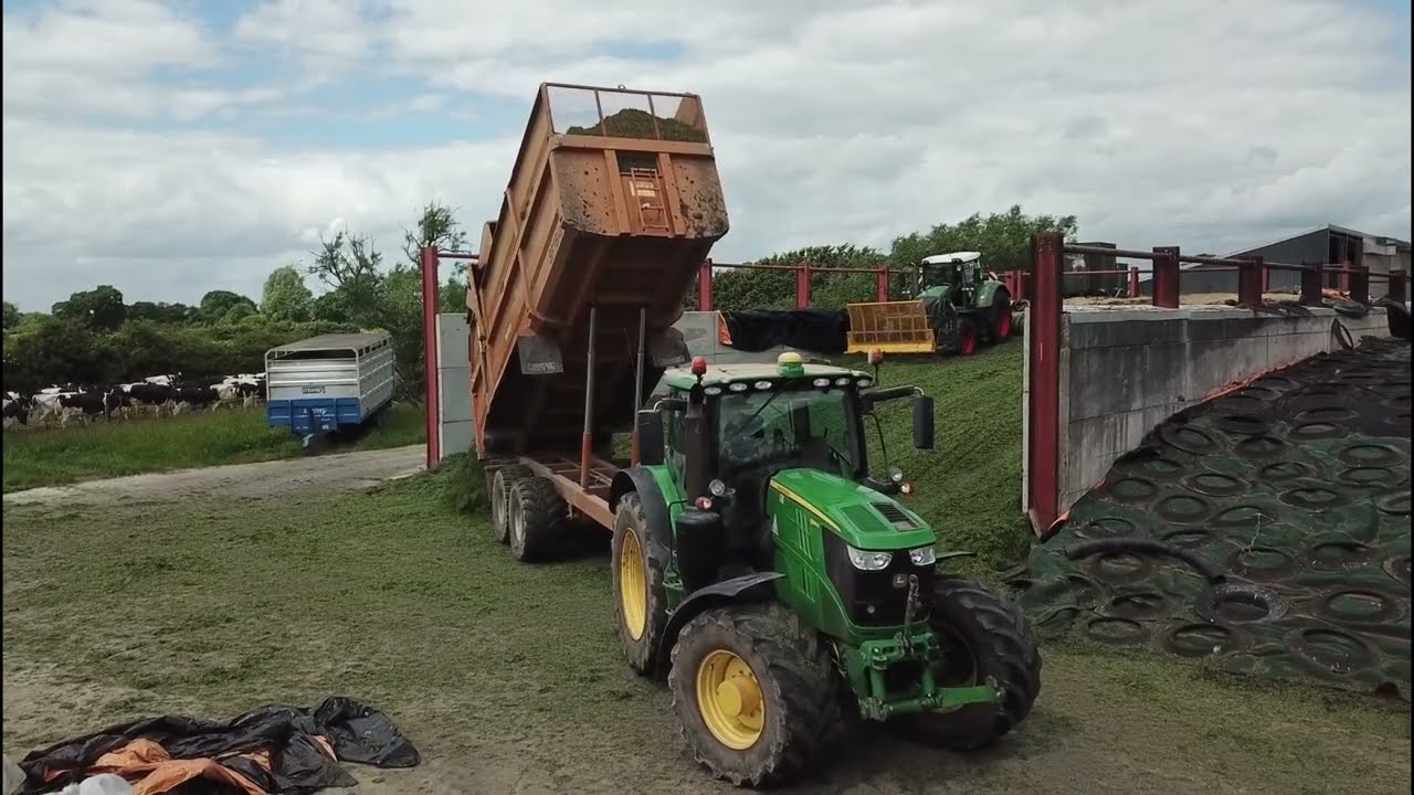 Silage 2022.    With John Deere 7810 and Fendt 828