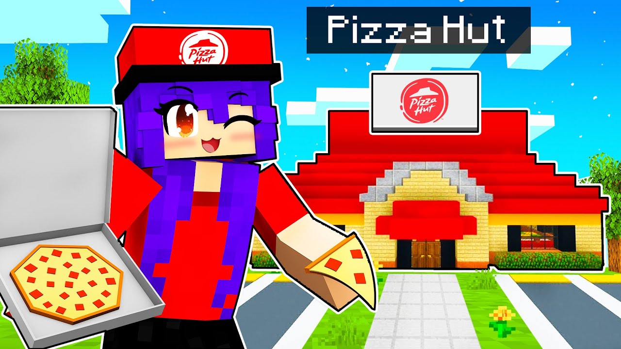Working At PIZZA HUT In Minecraft