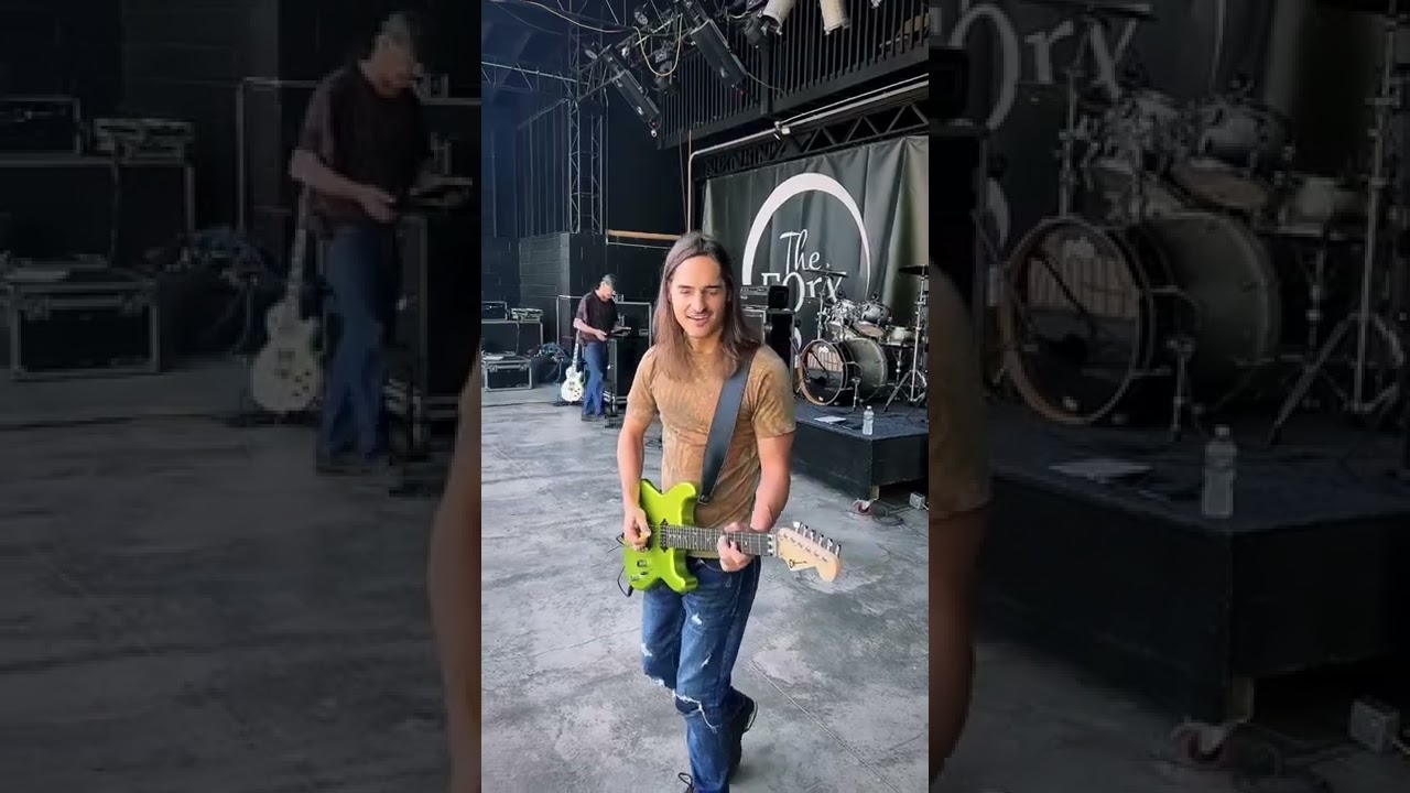 Playing Def Leppard & Whitesnake in sound check 🎸🤘