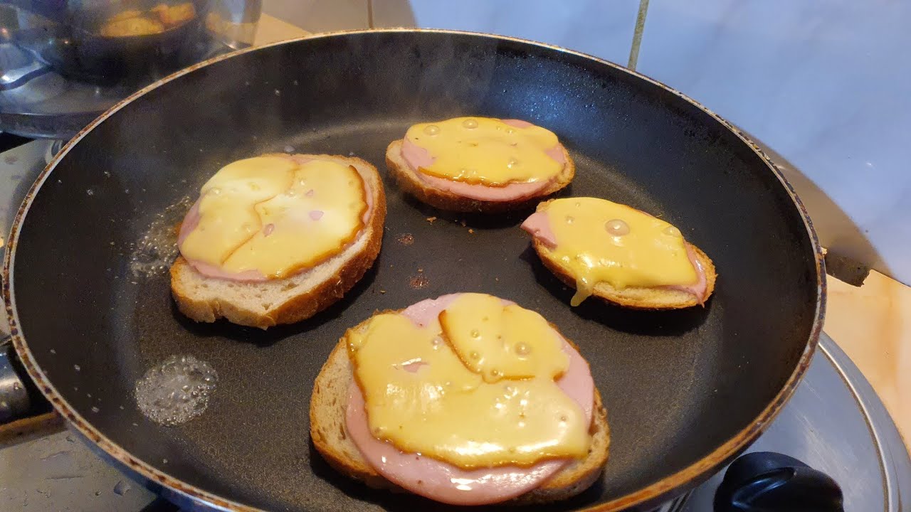 Pyszne zapiekanki z chlebka beztłuszczowo na patelni 🍞🥘