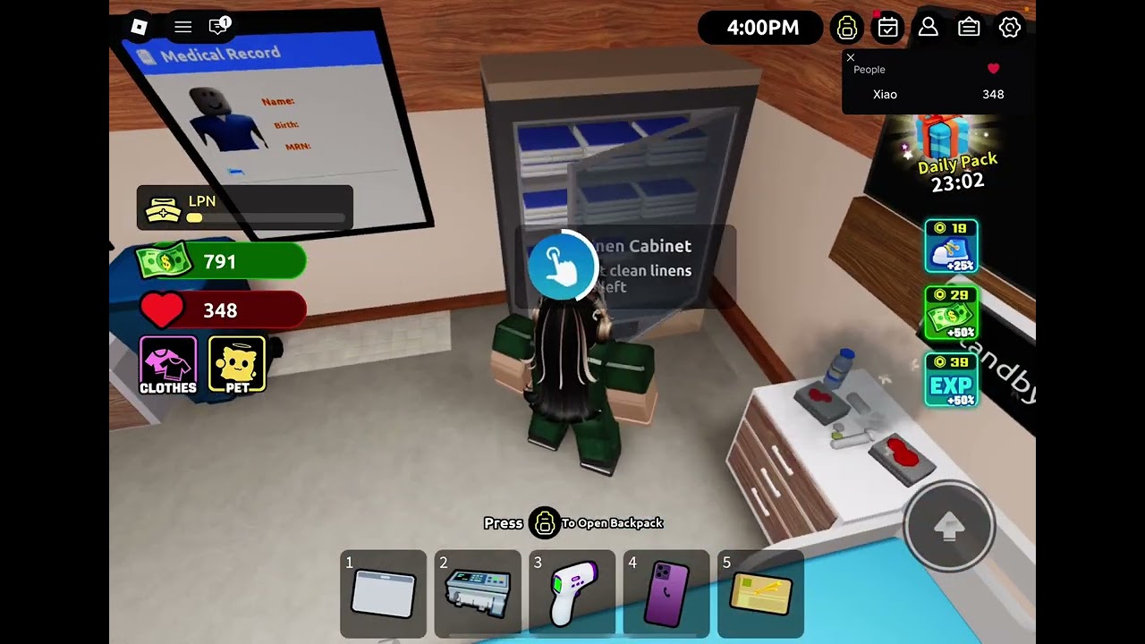 I tried be a nurse on Roblox!!