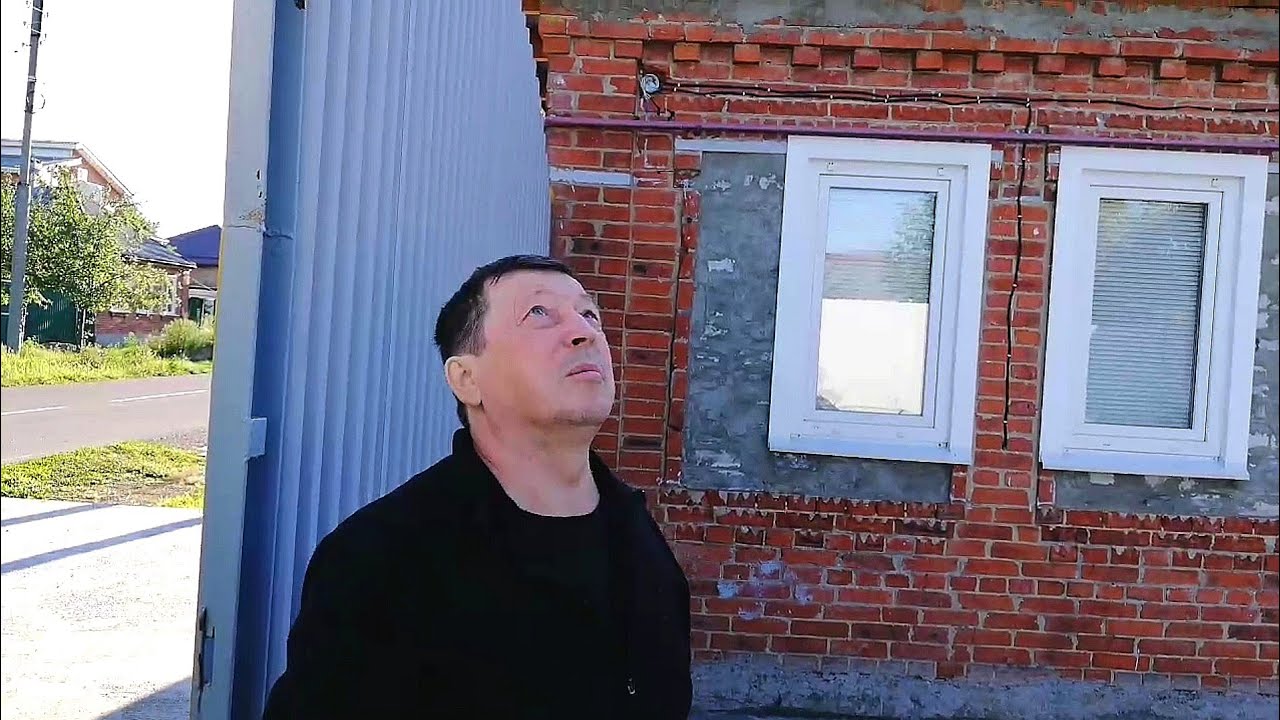Хозяин приехал за своими пакистанскими голубями