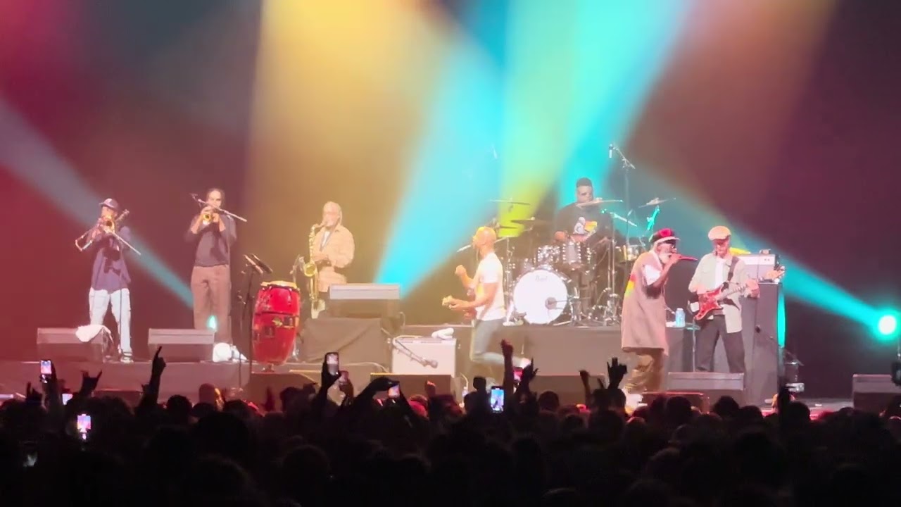 Burning Spear - Jah is My Driver - Paris Live