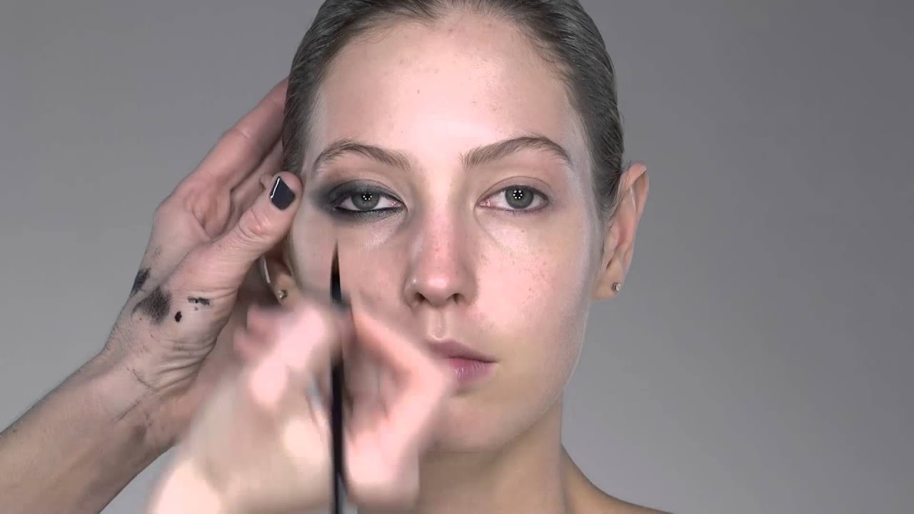 Video how-to: Rae Morris Classic Smokey Eye